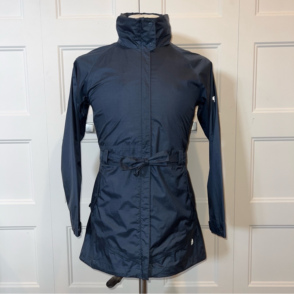 Mountain Hardware 3/4 rain jacket in super condition!!!! - Picture 2 of 15